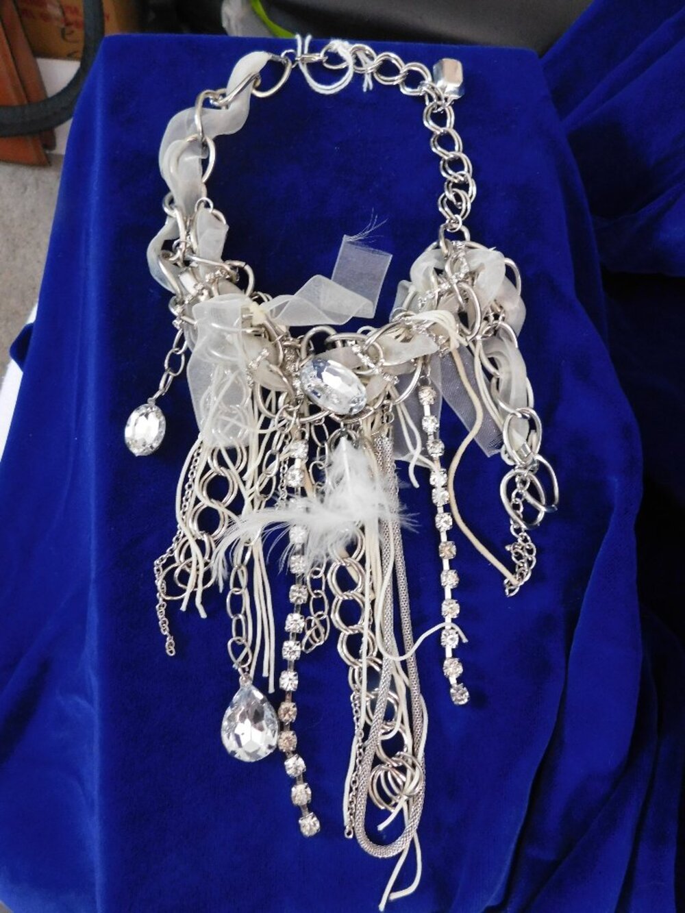 Ladies Fancy Detailed Necklace